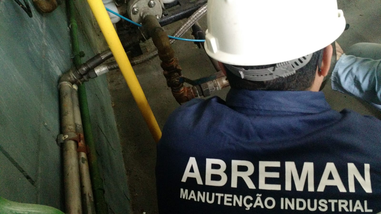Tratamento em tubulação industrial
